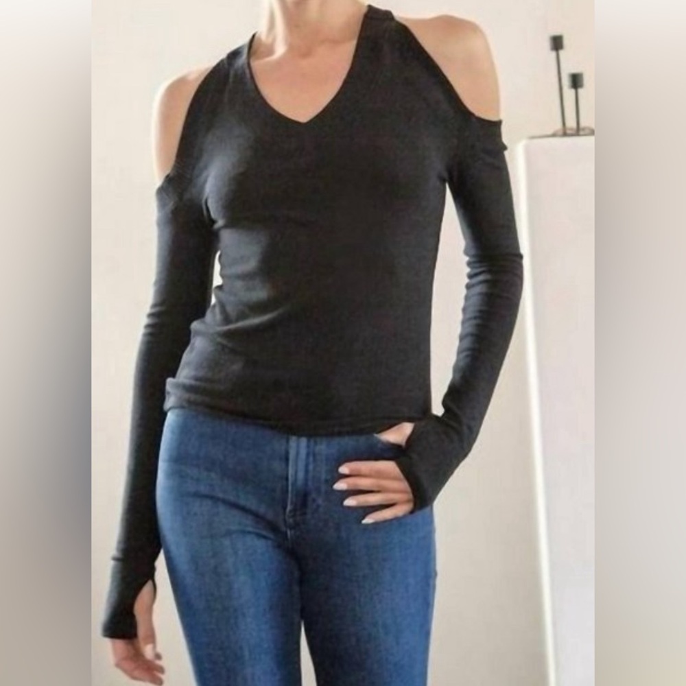 NWT-Red Haute Cold Shoulder Top, size L